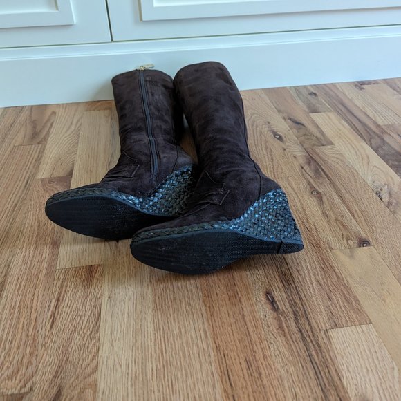Bruno Magli brown suede wedge boots perfect for narrow calf! - Picture 5 of 6